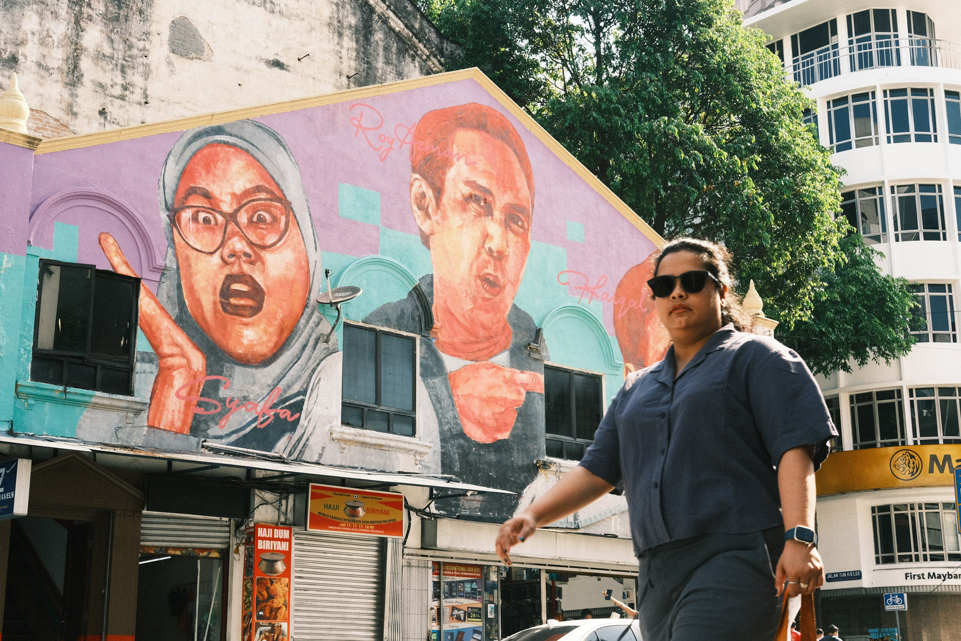 A man with sunglasses passing by wall art in Kuala Lumpur - Kodak Ultramax 400 Fujifilm Classic Negative Film Simulation