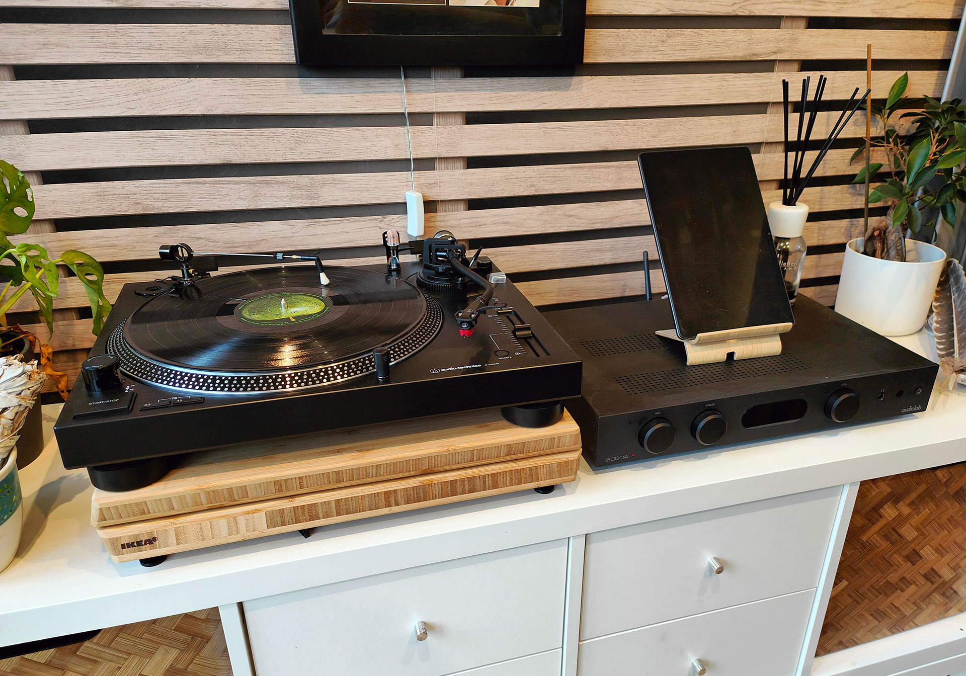 Turntable isolation to improve sound quality