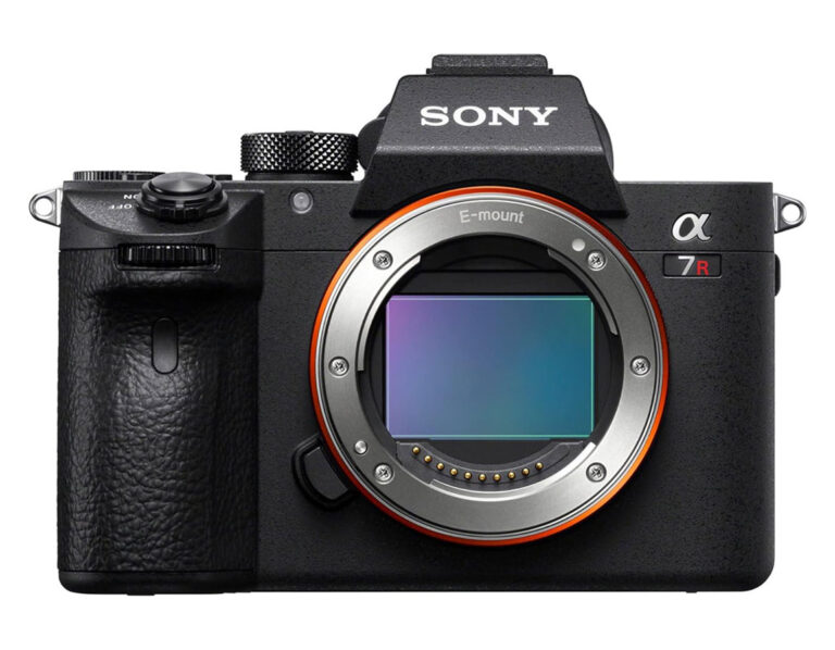 Sony Alpha 7R IV Full Frame Mirrorless Interchangeable Lens Camera w/High Resolution 61MP Sensor, up to 10FPS with continuous AF/AE tracking